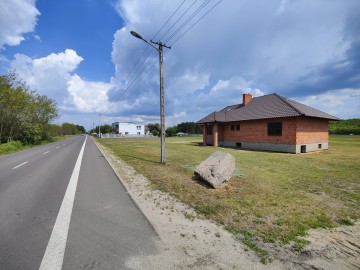 Dom parterowy w budowie, na dużej działce -gm. Ślesin