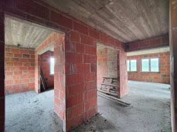 Dom parterowy w budowie, na dużej działce -gm. Ślesin