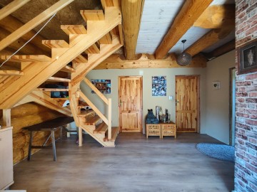 Sprzedam dom z bali na dużej działce w okolicy jeziora