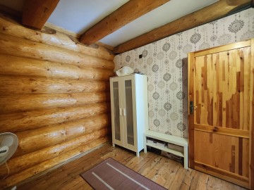 Sprzedam dom z bali na dużej działce w okolicy jeziora