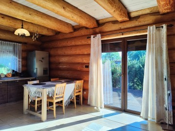 Sprzedam dom z bali na dużej działce w okolicy jeziora