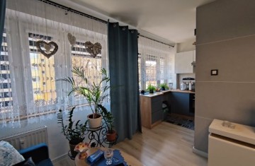 3 pok. mieszkanie, I piętro, po generalnym remoncie, umeblow ...