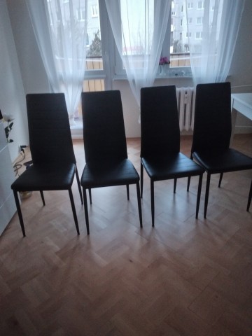 Sprzedam 4 krzesła