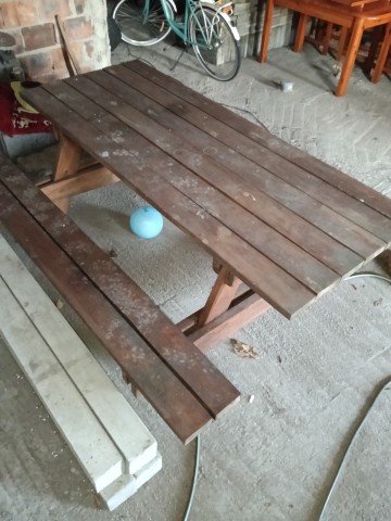 Stół piknikowy duży i masywny