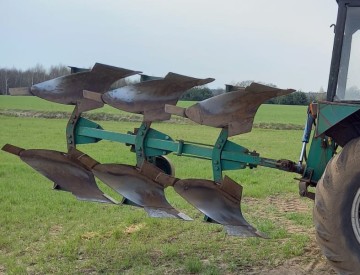 Pług 3 skibowy obrotowy