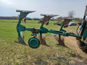 Pług 3 skibowy obrotowy