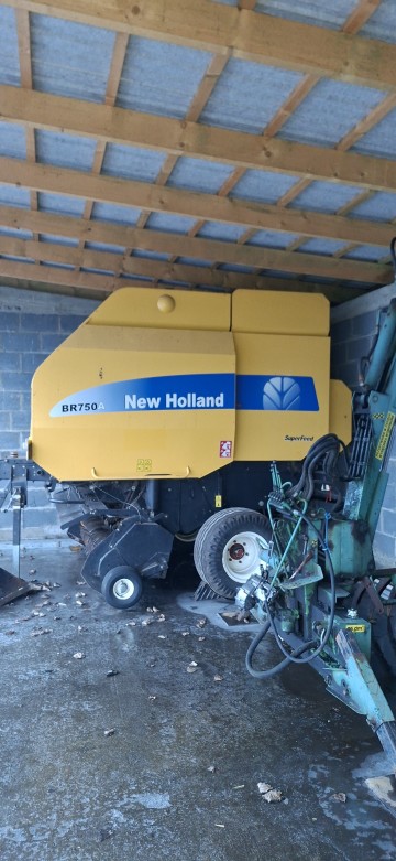 Sprzedam prase new holland br75a