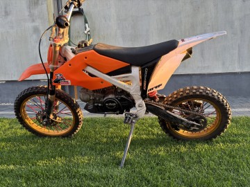 Cross KXD 125 cc + kask