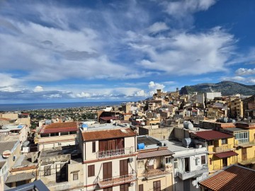 Na sprzedaż część kamienicy Carini Sycylia