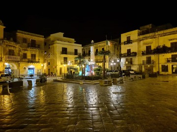 Na sprzedaż część kamienicy Carini Sycylia