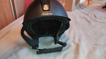 kalosze jeździeckie, kask jeżdziecki