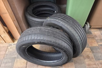 4 x Goodyear EfficientGrip 2 suv 215/60/17. "Demo"