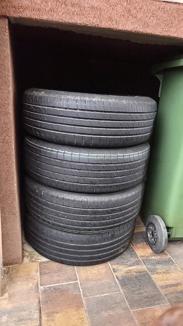 4 x Goodyear EfficientGrip 2 suv 215/60/17. "Demo"