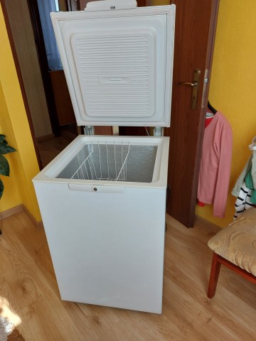 SPRZEDAM ZAMRAZARKĘ