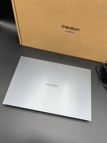 Laptop Medion e51443 32 GB/1 TB