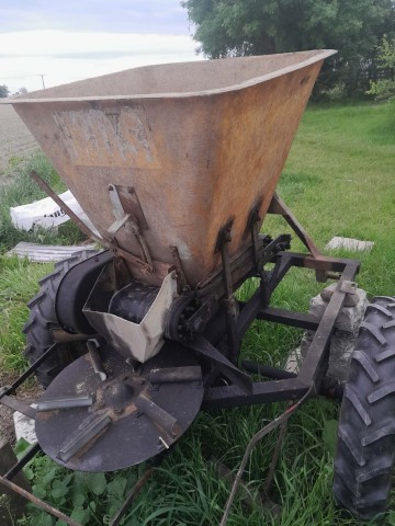 sprzedam   rozsiewacz