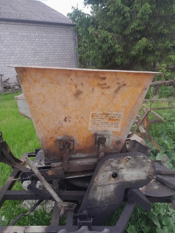 sprzedam   rozsiewacz