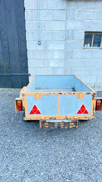 Przyczepka na resorach