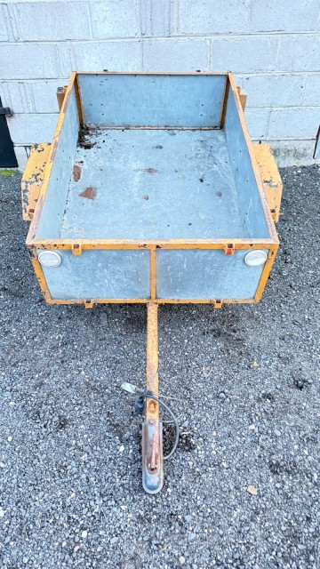 Przyczepka na resorach