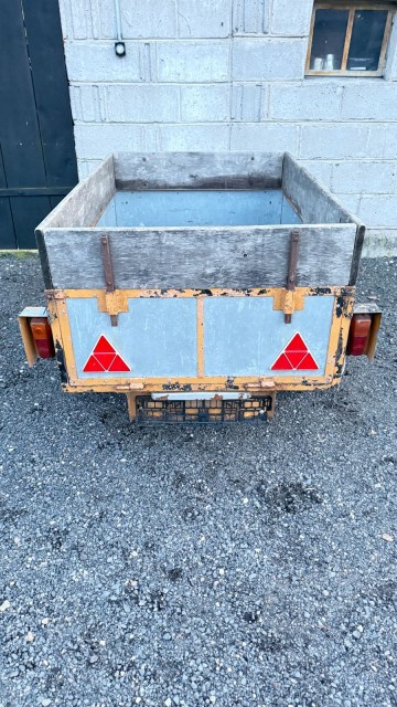 Przyczepka na resorach