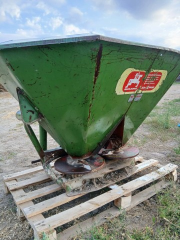 Rozsiewacz nawozu amazone zam 1501 1500kg