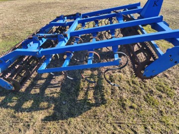 sprzedam agregat uprawowy z wałkami w przodzie i z tyłu