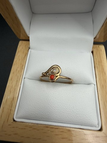 Złoty pierścionek  Pr&oacute;ba 585 14K Waga: 1.37 gram Rozmiar 13