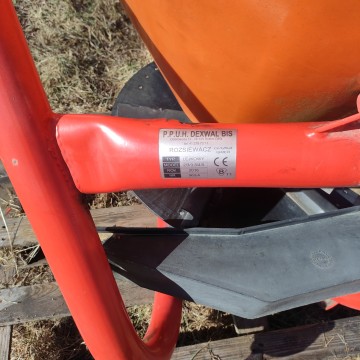 Sprzedam rozsiewacz nawoz&oacute;w