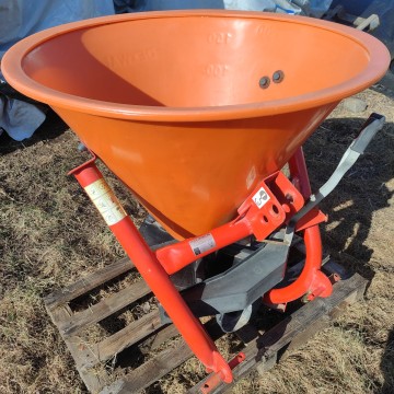 Sprzedam rozsiewacz nawoz&oacute;w