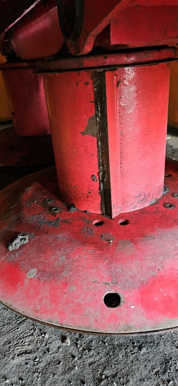 Kosiarka rotacyjna , sortownik ziemniak&oacute;w, koła.