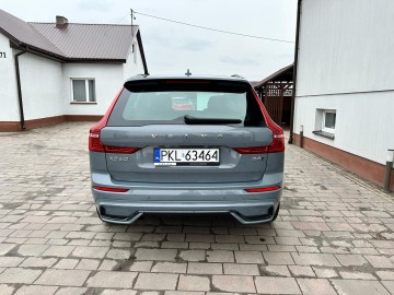 Volvo XC60 R-design 2022 rok, 2.0 diesel + 4x4