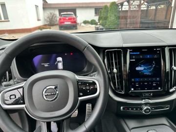 Volvo XC60 R-design 2022 rok, 2.0 diesel + 4x4