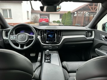 Volvo XC60 R-design 2022 rok, 2.0 diesel + 4x4
