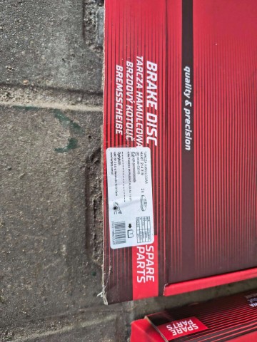 Tarcze hamulcowe passat B5 1.9TD 99r