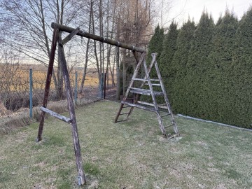 Huśtawka ogrodowa drewniana