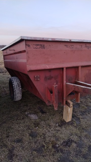 Przyczepa Samowyładowcza Przeładowcza Z Podajnikiem Ślimakow