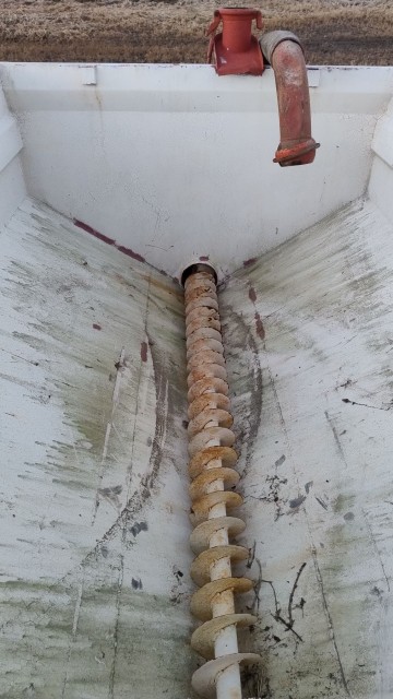 Przyczepa Samowyładowcza Przeładowcza Z Podajnikiem Ślimakow