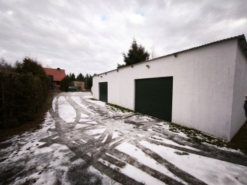 Sprzedam dom z budynkiem do prowadzenia działalności gosp.