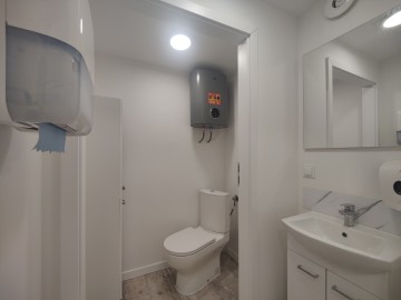 Do wynajęcia budynek usługowy w środku os. wielorodzinnego