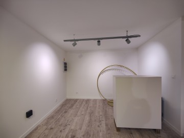 Do wynajęcia budynek usługowy w środku os. wielorodzinnego