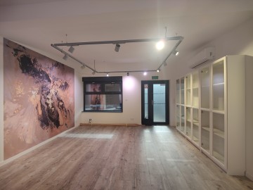 Do wynajęcia budynek usługowy w środku os. wielorodzinnego