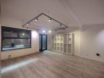 Do wynajęcia budynek usługowy w środku os. wielorodzinnego