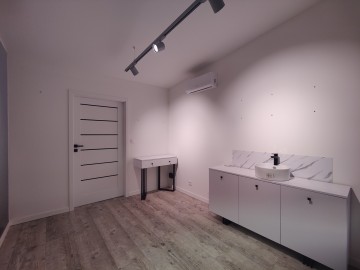 Do wynajęcia budynek usługowy w środku os. wielorodzinnego