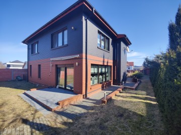 Sprzedam przestronny dom, energooszczędny, przy lesie