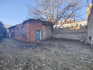 Na sprzedaż budynki do remontu w podw&oacute;rzu kamienicy-Star&oacute;wka