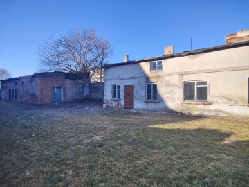 Na sprzedaż budynki do remontu w podw&oacute;rzu kamienicy-Star&oacute;wka