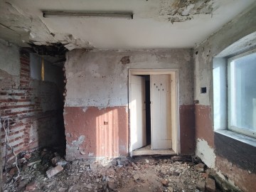 Na sprzedaż budynki do remontu w podw&oacute;rzu kamienicy-Star&oacute;wka