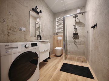 Do wynajęcia 2 pokoje w wysokim standardzie, na parterze