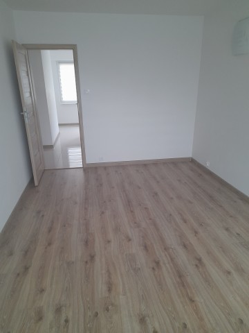 Wynajmę mieszkanie przy ul. 11 listopada 21 na II piętrze