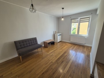 Sprzedam 2 pokoje-po remoncie-umeblowane-niski blok -Centrum